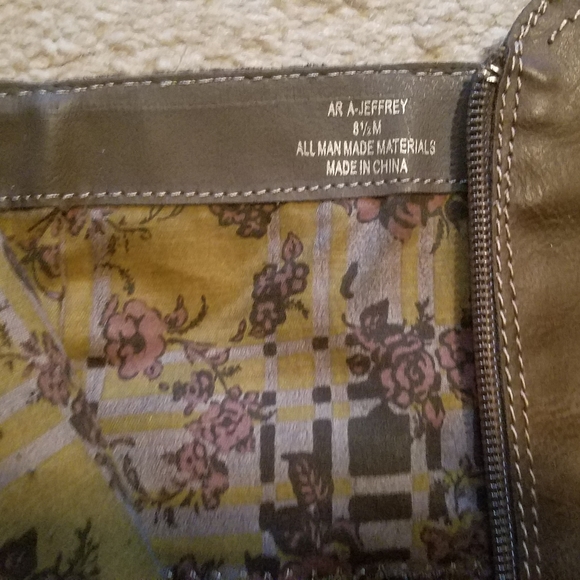 boots - Picture 2 of 6